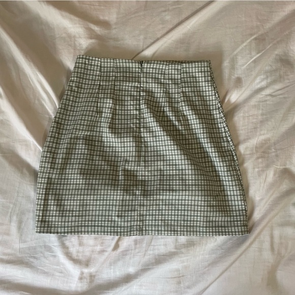 BRANDY MELVILLE JOHN GALT PLAID GREEN MINI SKIRT - Picture 3 of 3